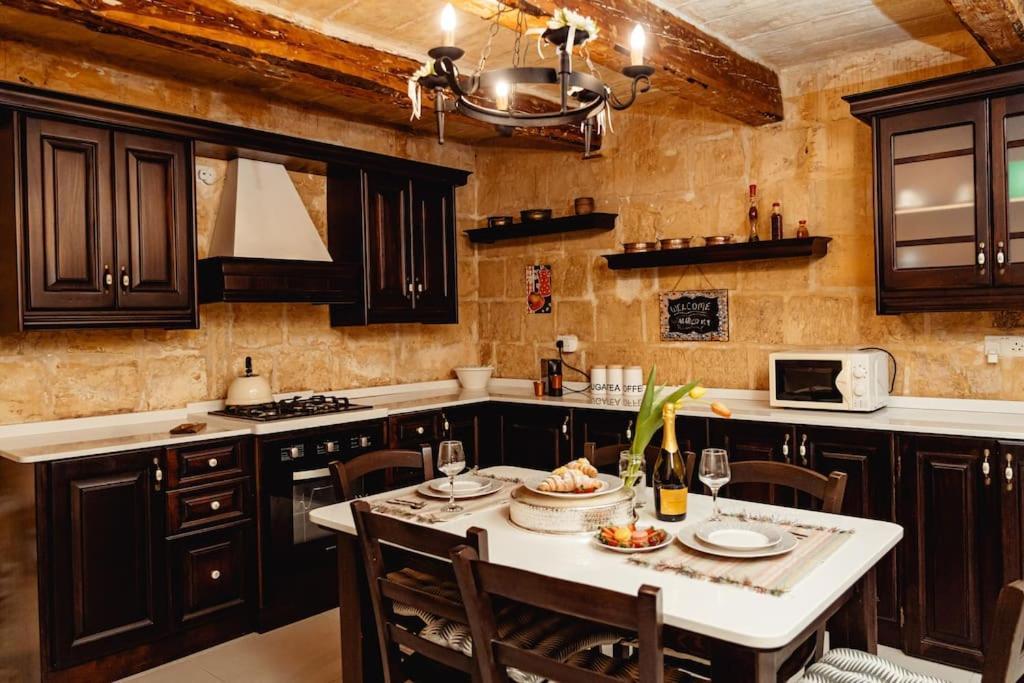 Enchanting 2Bdr Townhouse In Valletta Centre! Екстер'єр фото