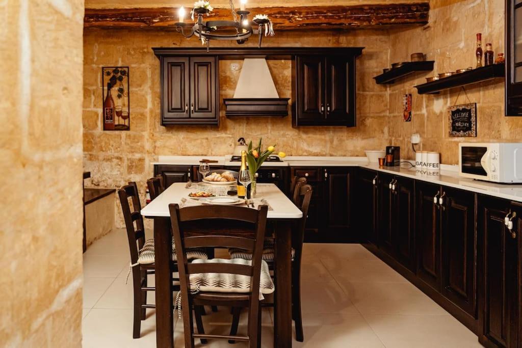 Enchanting 2Bdr Townhouse In Valletta Centre! Екстер'єр фото