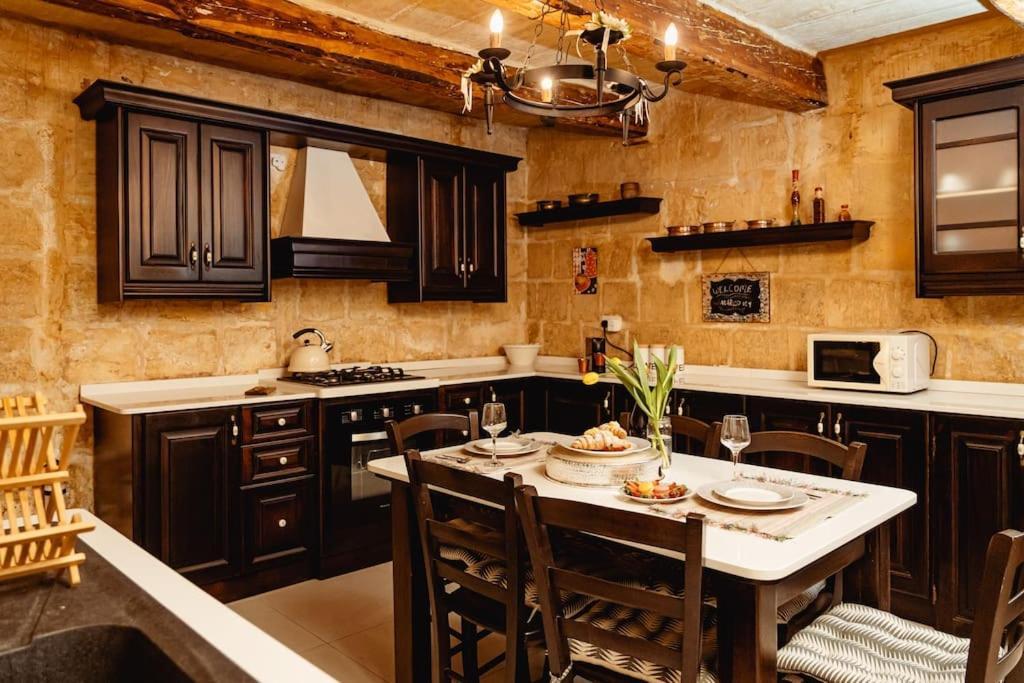 Enchanting 2Bdr Townhouse In Valletta Centre! Екстер'єр фото